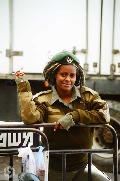 israeli ethiopian jewish soldier חיילת אתיופית photographed by Yonit Schiller © 2015 יונית שילר