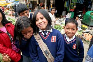 peru children market huancayo photographed by Yonit Schiller © 2015 יונית שילר