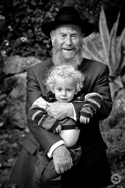 great grandfather holocaust survivor great grandson generations photographed by Yonit Schiller © 2015  יונית שילר